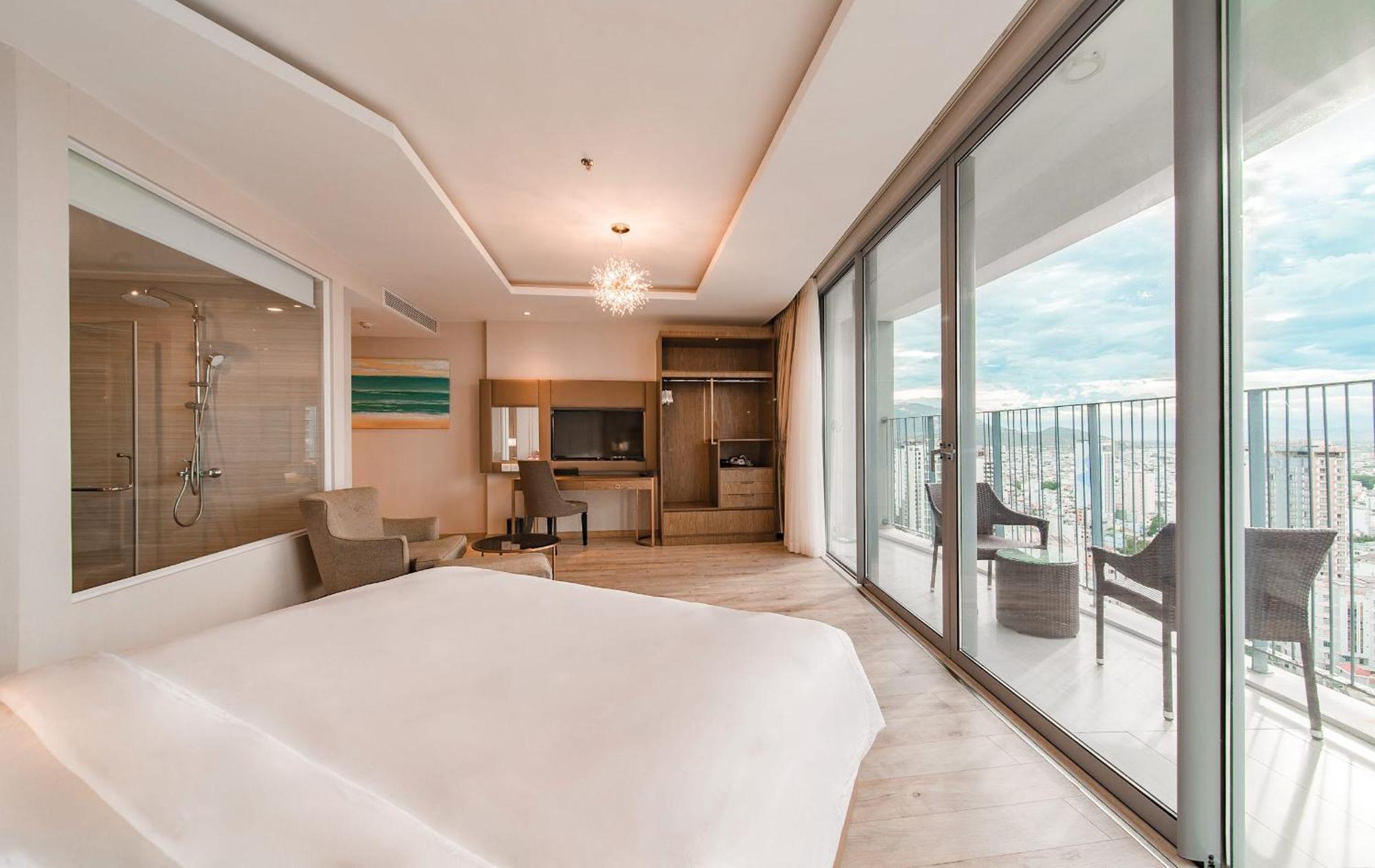 Coastal Panorama Oceanfront Suites Nha Trang Exterior foto